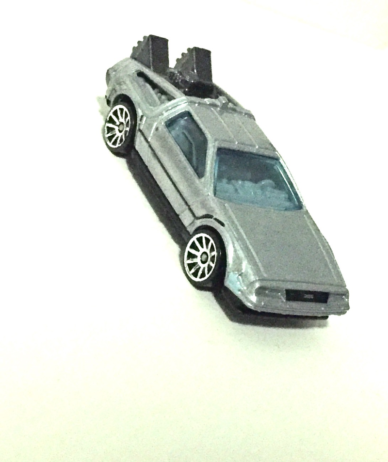 Illustration for article titled A DeLorean time machine...